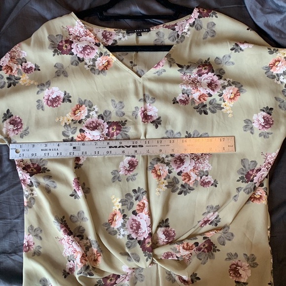 Knot front floral blouse - Picture 3 of 4